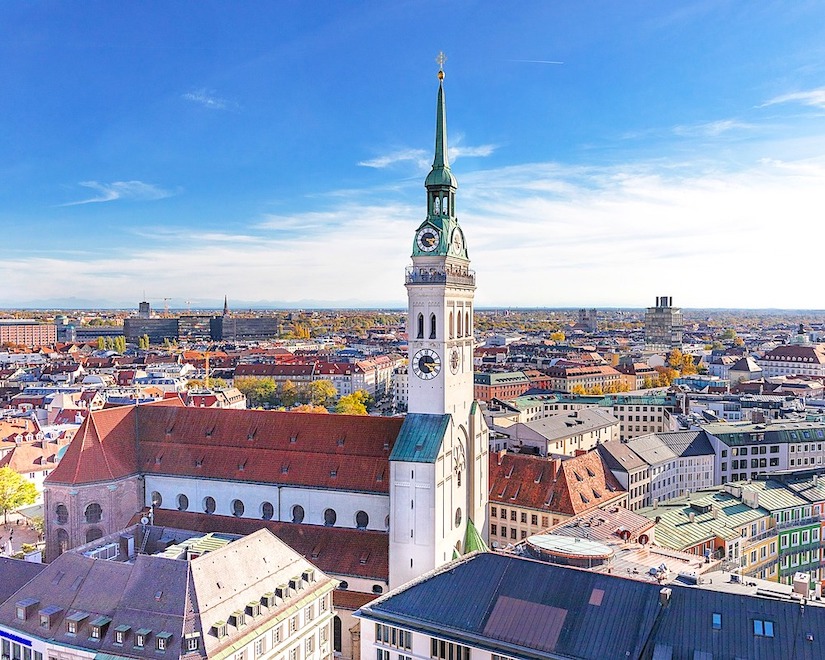 Присоединяйтесь ко мне в захватывающее путешествие по историческому центру Мюнхена! В ходе этой увлекательной пешеходной экскурсии мы пройдемся по старинным улочкам, посетим знаковые площади и удивительные достопримечательности, чтобы полностью погрузиться в богатую историю этого прекрасного города.
