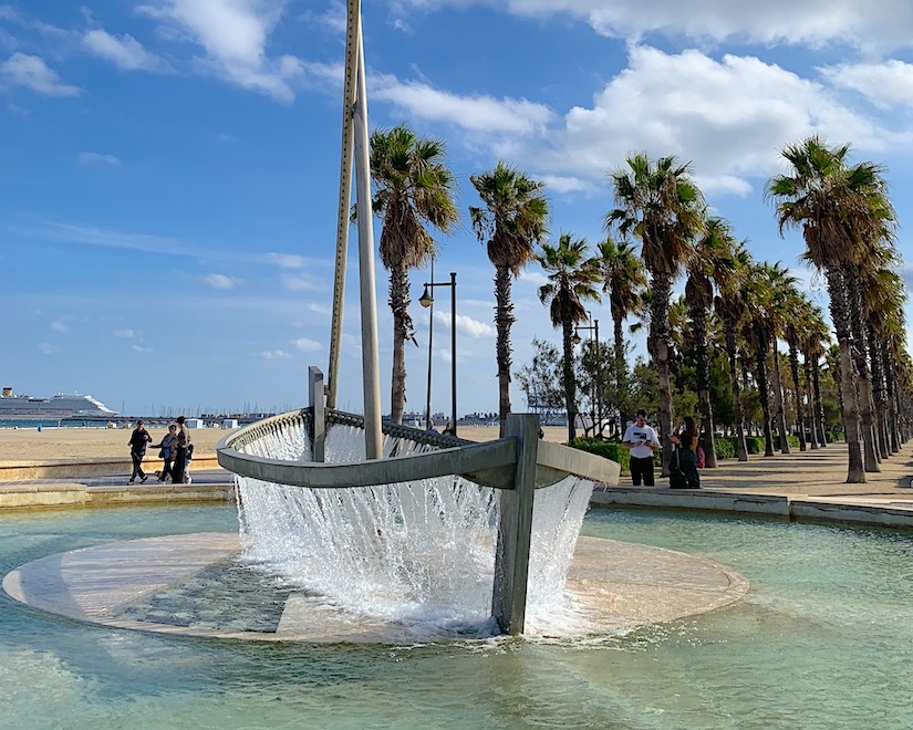 Вы познакомитесь со всей Валенсией во время обзорной автомобильно-пешеходной экскурсии и побываете на фабрике фарфора Lladro в пригороде Валенсии. 
