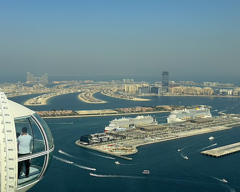 Погрузитесь в атмосферу современного Дубая — города высоких технологий, архитектурных шедевров и восточной роскоши. Незабываемые впечатления и фото гарантированы!
