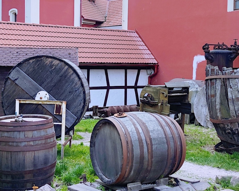 Средневековая корчма в Детенице. Экскурсия из Праги  