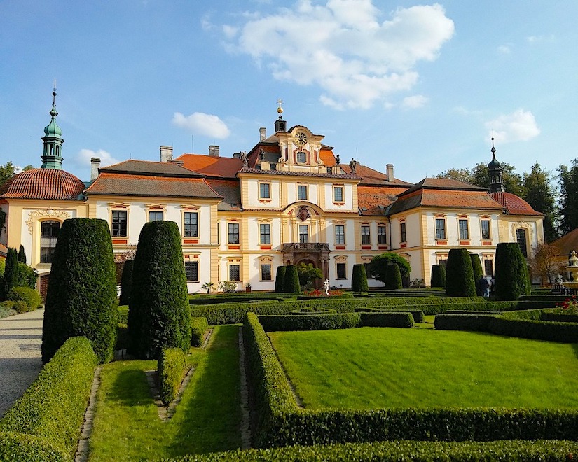 Сегодня — день увлекательных открытий и глубинных погружений в европейскую историю и культуру.
Маршрут обещает насыщенный микс из средневекового колорита, алхимических тайн и индустриальной романтики. Утро начинается с варварских королевств — времен, когда Европа только училась считать деньги, а экзотические монеты из Византии и Востока были на вес золота.
