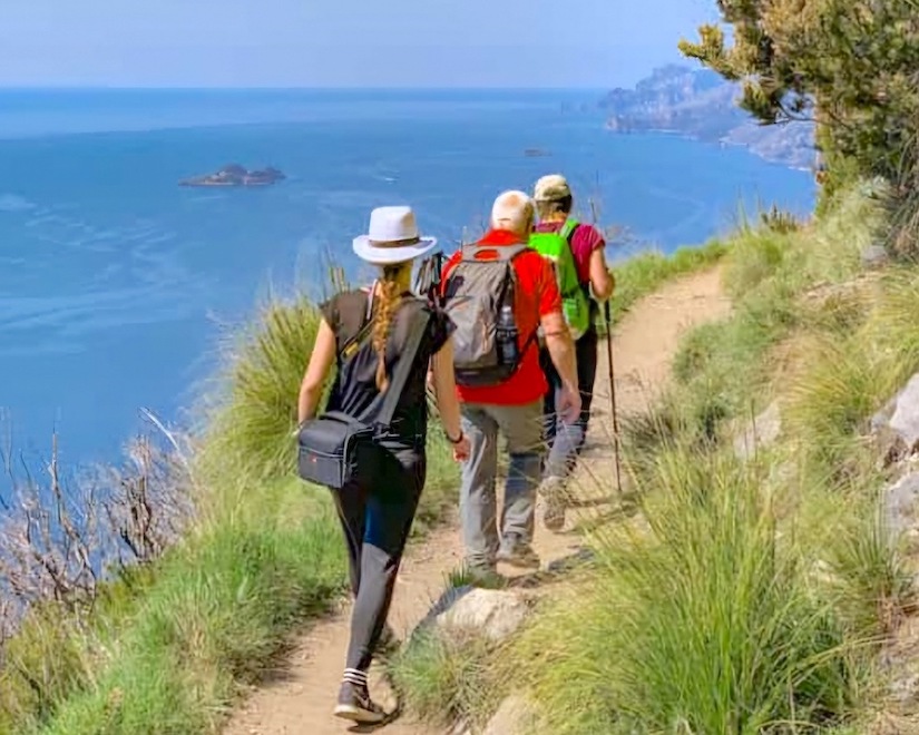 Позвольте пригласить вас на уникальную прогулку, где оживают многовековые традиции итальянского побережья!
