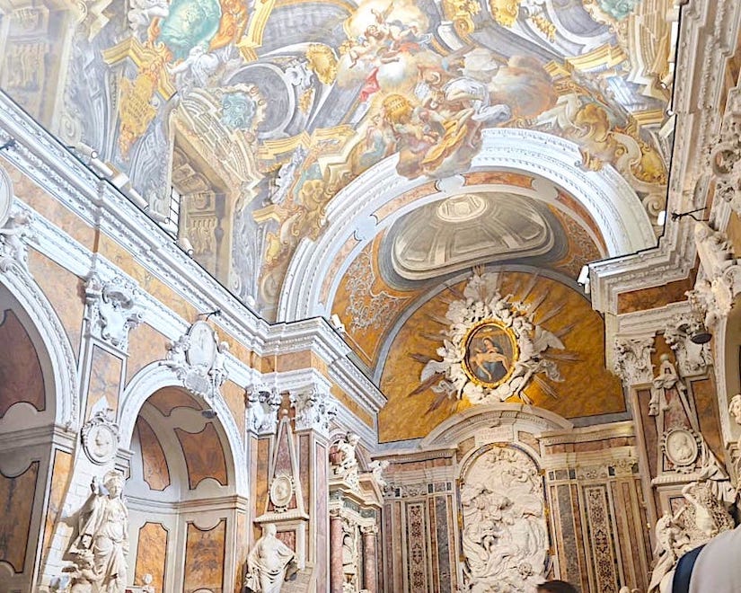 Капелла Сансеверо&nbsp;- одно из самых загадочных мест Неаполя. Это не просто музей с мировым именем, а семейная усыпальница рода Сансеверо, наполненная символами, тайнами и легендами, которые до сих пор будоражат умы историков и путешественников.
